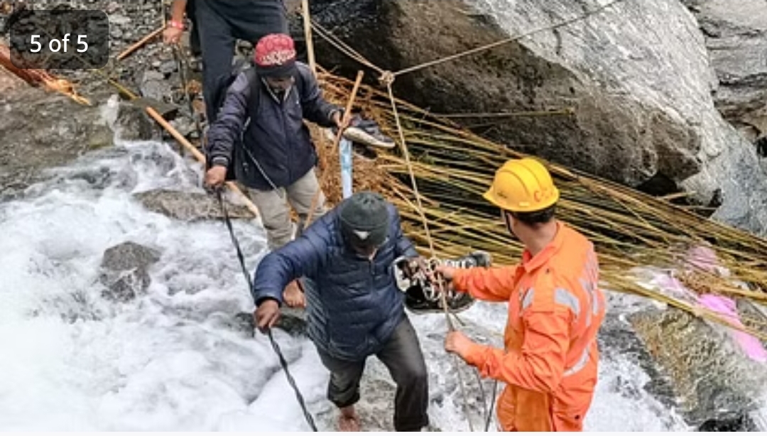 Kedarnath rescue update : आर्मी द्वारा सोनप्रयाग में मंदाकिनी नदी पर बनाया गया पुलबारिश में बहा,रेस्क्यू करने में आई दिक्कत…