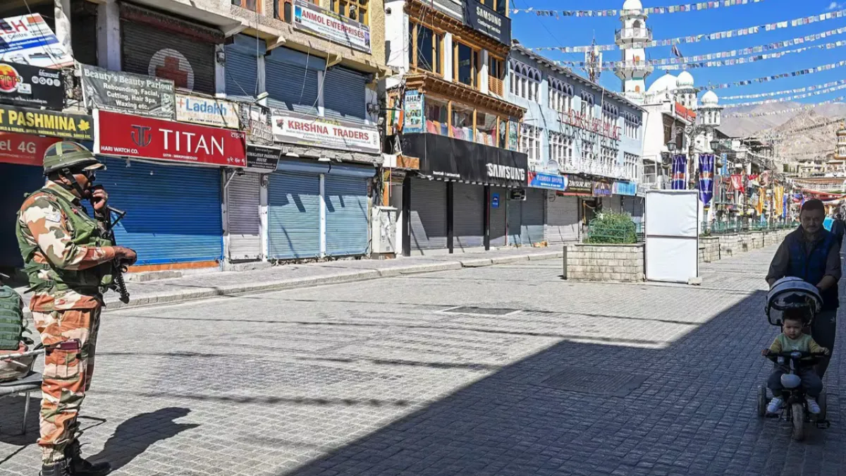 जलवायु कार्यकर्ता सोनम वांगचुक पर ‘रासुका’, जोधपुर जेल में किया गया स्थानांतरित; लेह में प्रदर्शनकारियों पर सख्ती